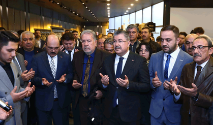 Eskişehir'de Mukaddes Emanetler Sergisi dualarla açıldı