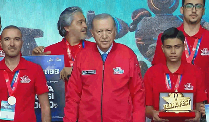 Özel EOSB MTAL'in şampiyon takımları ödüllerini Cumhurbaşkanı Erdoğan'ın elinden aldı