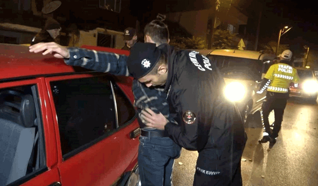 Eskişehir’de polise silah, tüfek ve bıçaklarla yakalandılar 