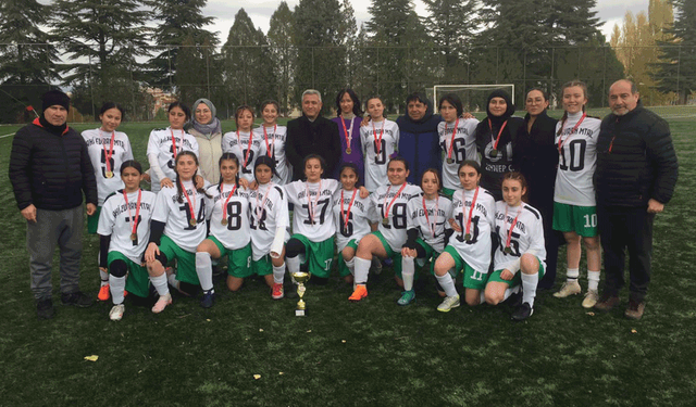 Kızlarda şampiyon Ahi Evren Lisesi