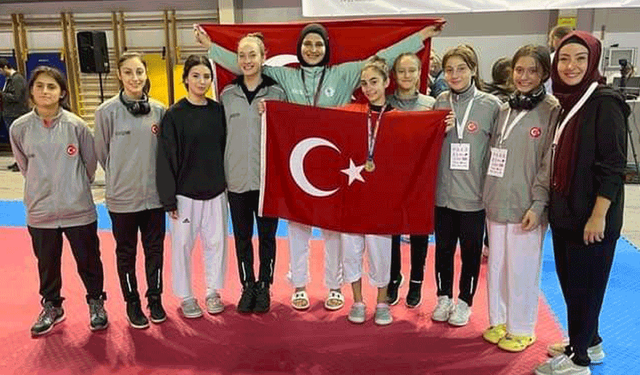 Eskişehirli sporcular madalyaları topladı