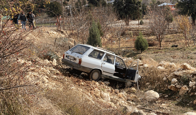 Mersin'de şarampole uçtu: İki yaralı