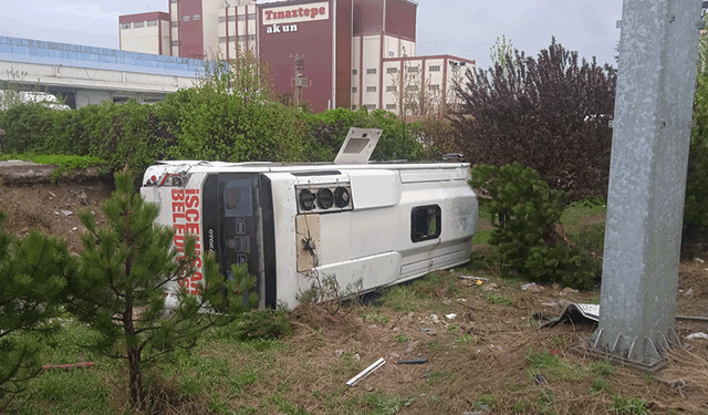 Afyon'da minibüs devrildi: 5 yaralı