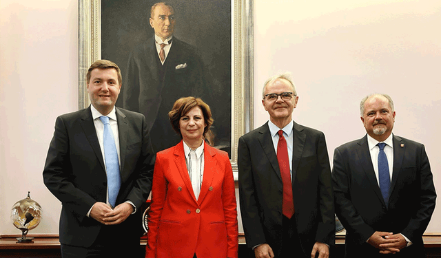 Avusturyalı senatörlerden Ünlüce’ye tebrik