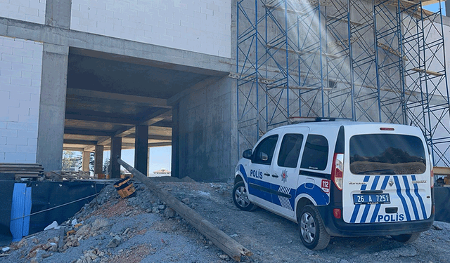 Eskişehir’de inşaat işçisi metrelerce yüksekten düştü
