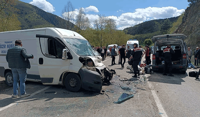 Eskişehir’deki öğrencileri taşıyan araç kazaya karıştı: 15 yaralı