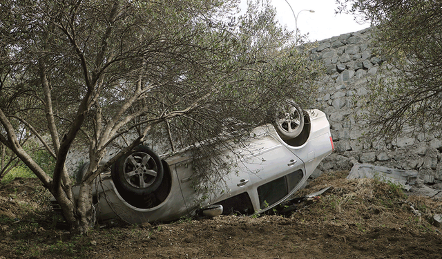 Hatay’da korkunç kaza: 5 metrelik istinat duvarından uçtu