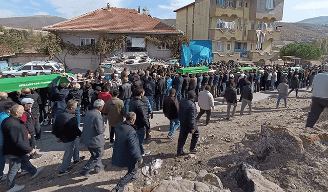 Afyon'da öğrenci servisi ile otomobil çarpışmıştı: Ölenlerin 5'i aynı köye defnedildi