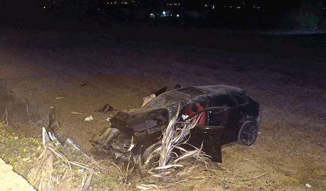 Antalya'da 3 aracın karıştığı kazada 6 kişi yaralandı 1 bebek hayatını kaybetti