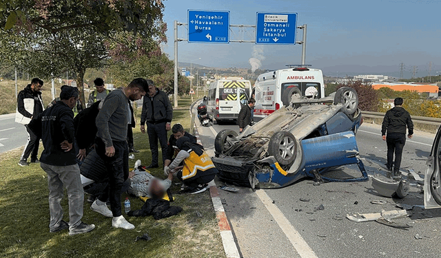 Bilecik'te bir otomobil traktörün römorkuna çarptı: 1 yaralı