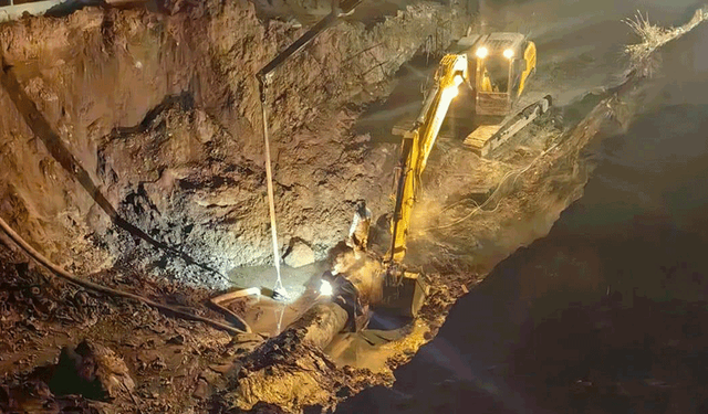 Bilecik'te su arızasını onarmak için ekipler aralıksız çalışıyor