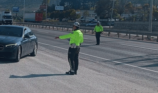 Eskişehir yolunda trafik denetimlerinde 256 bin lira ceza yağdı