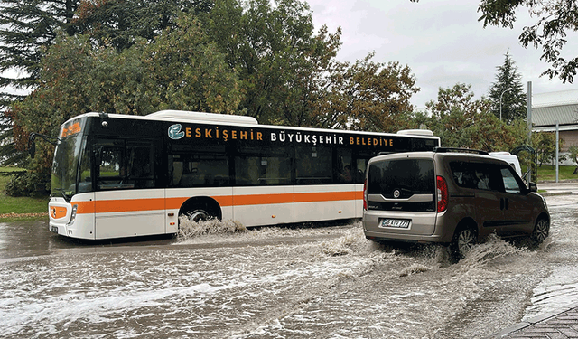 Eskişehir'de sağanak yağış devam edecek