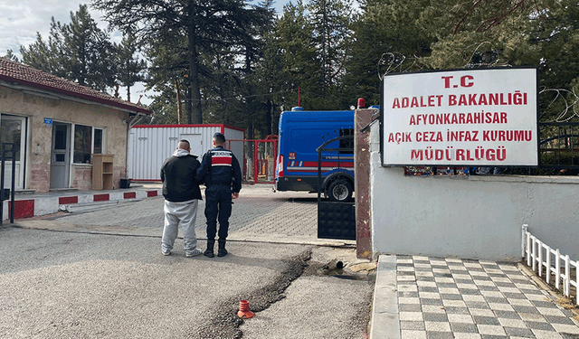 Afyon'da aranan suç makinesini jandarma yakaladı