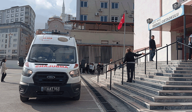 Bilecik'te merdivenden düşen öğretmen hastaneye kaldırıldı