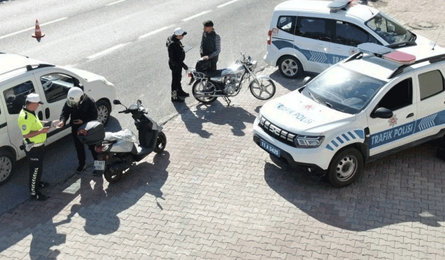 Eskişehir  yolunda trafik denetimi: 22 araç sürücüsüne pahalıya patladı