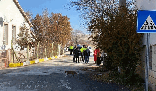 Konya'da otomobilin çarptığı öğrenci yaralandı