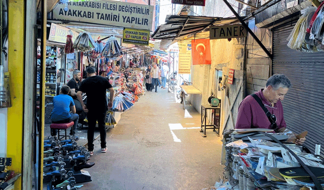Ayakkabı tamircilerinde bayram yoğunluğu