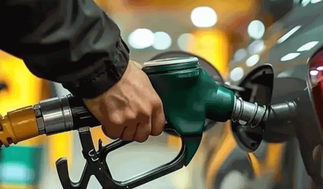 Benzine zam geldi