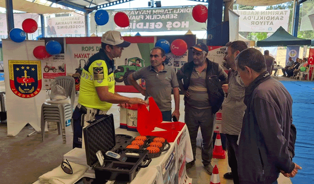 Afyon'da jandarmadan vatandaşlara trafik eğitimi