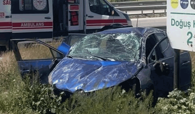 Afyon'da kontrolden çıkan otomobil takla attı: 2 yaralı