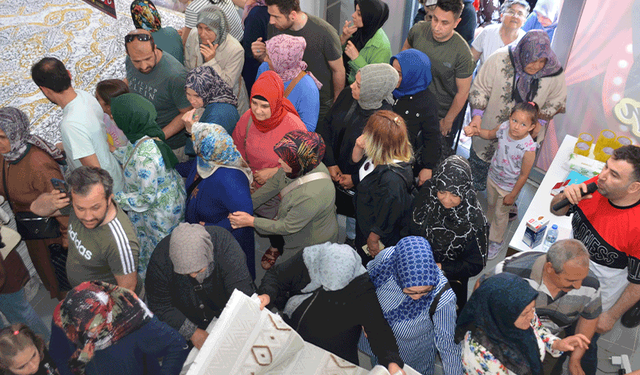 Bilecik’te halı mağazasının açılışında yoğun ilgi