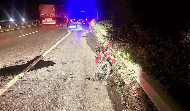 Bilecik'te kontrolden çıkan motosiklet refüje çarptı: 1 ağır yaralı