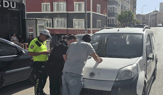 Bilecik’te market önünde kaza: Motosiklet sürücüsü yaralandı