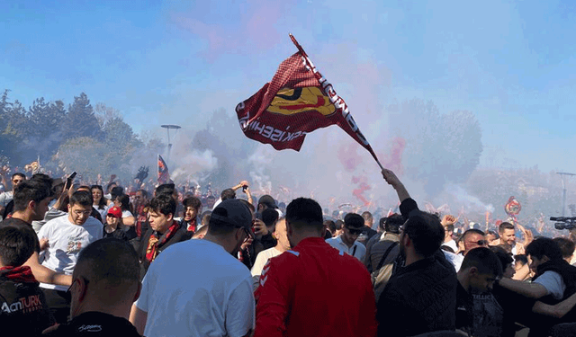 Eskişehir'de şampiyonluk kutlamaları coşkuyla başladı