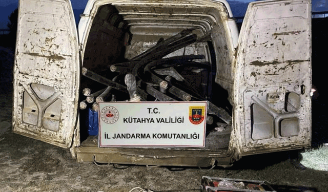 Kütahya'da kablo çalan hırsızlar suçüstü yakalandı