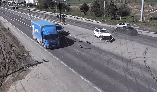 Kütahya’da trafik kazaları KGYS kameralarına yansıdı
