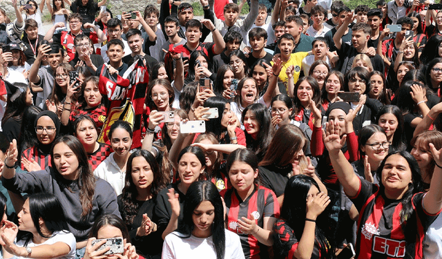 OSB Teknik koleji ve Mehmetçik Lisesi’nde Eskişehirspor rüzgarı