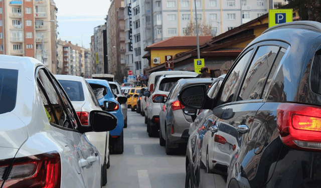 Trafiği engelleyen araç sürücülerine 180 bin TL ceza geliyor