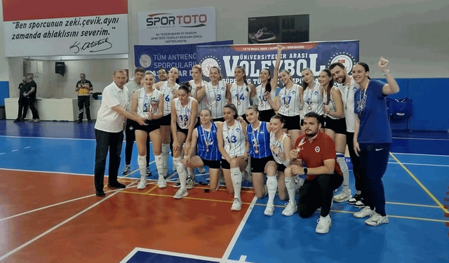 ÜNİLİG Voleybol Süper Lig’de şampiyonlar Eskişehir’de belli oldu