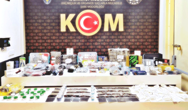 Afyon'da kaçakçılıkla mücadele: Polis binlerce telefon aksesuarına el koydu