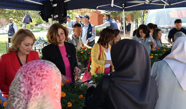 Bayramda anlamlı dokunuş: Ünlüce’den çiçek sürprizi