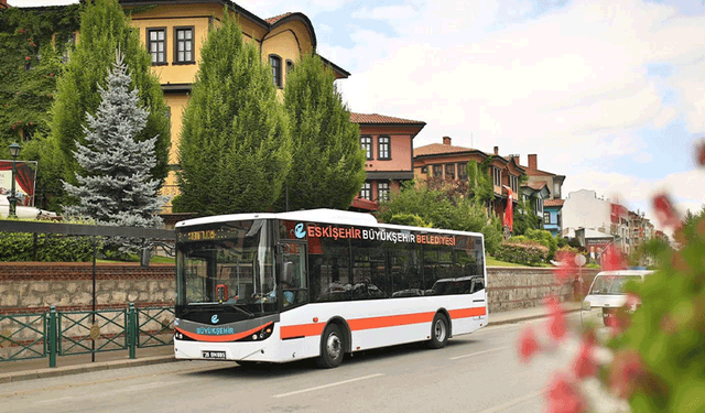 Büyükşehir duyurdu: Ulaşımda saatler ve seferler değişiyor