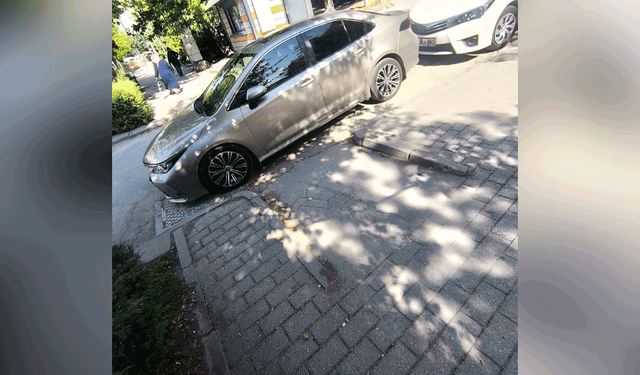 Cumhuriyet Bulvarı’nda engelli rampasına park! Vatandaşlar tepkili