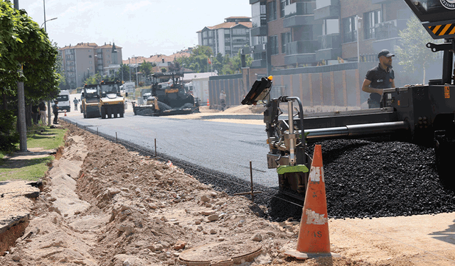 Eskişehir Büyükşehir’de yol yapım çalışmaları sürüyor