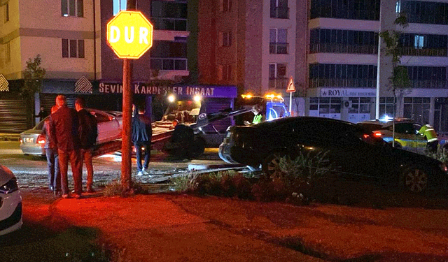 Eskişehir’de ara sokaktan kontrolsüz çıkış 4 kişiyi hastanelik etti