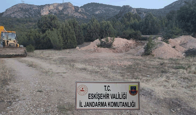 Eskişehir’de kaçak kazı yapan 5 şüpheliye suçüstü