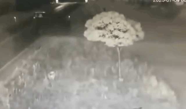 Afyon’da feci kaza: Otomobil römorka çarptı! 3 yaralı