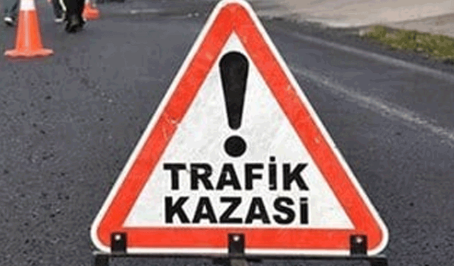 Afyon'da kaza: Otomobil traktörün römorkuna çarptı: 4 yaralı