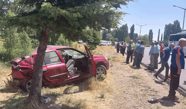 Afyon'da tır otomobile çarptı: Ölü ve yaralılar var
