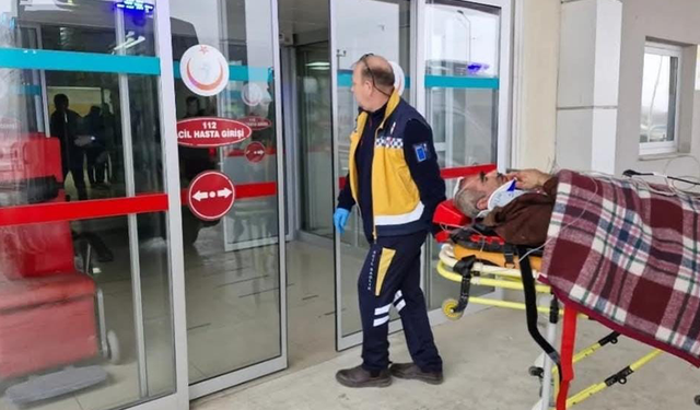 Çorum'da ot biçerken parmağını kopardı