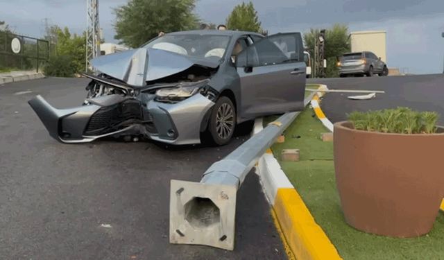 Elektrik direğine ok gibi saplandı: Erzincan’da trafik kazası