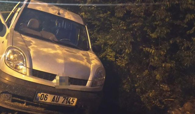 Erzurum'da bozuk yolu fark etmeyen sürücü şarampole düştü