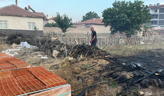 Konya'da bahçe içerisinde ağaç yangını