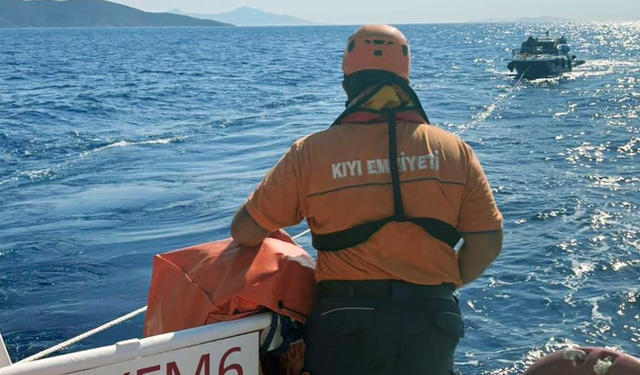 Muğla açıklarında sürüklenen tekne kurtarıldı