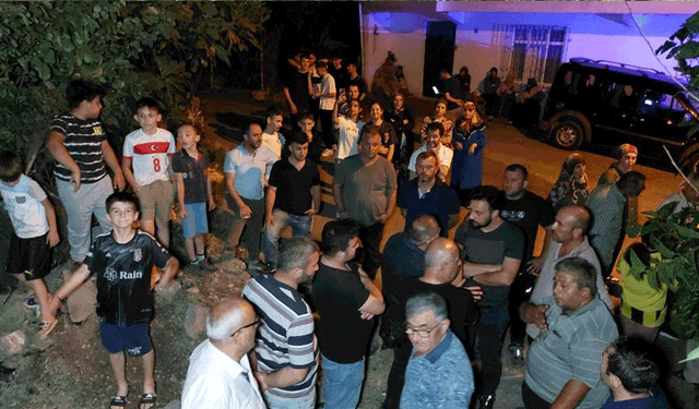 Samsun'da yolu beton duvarla kapan kişiye mahalleli tepkili